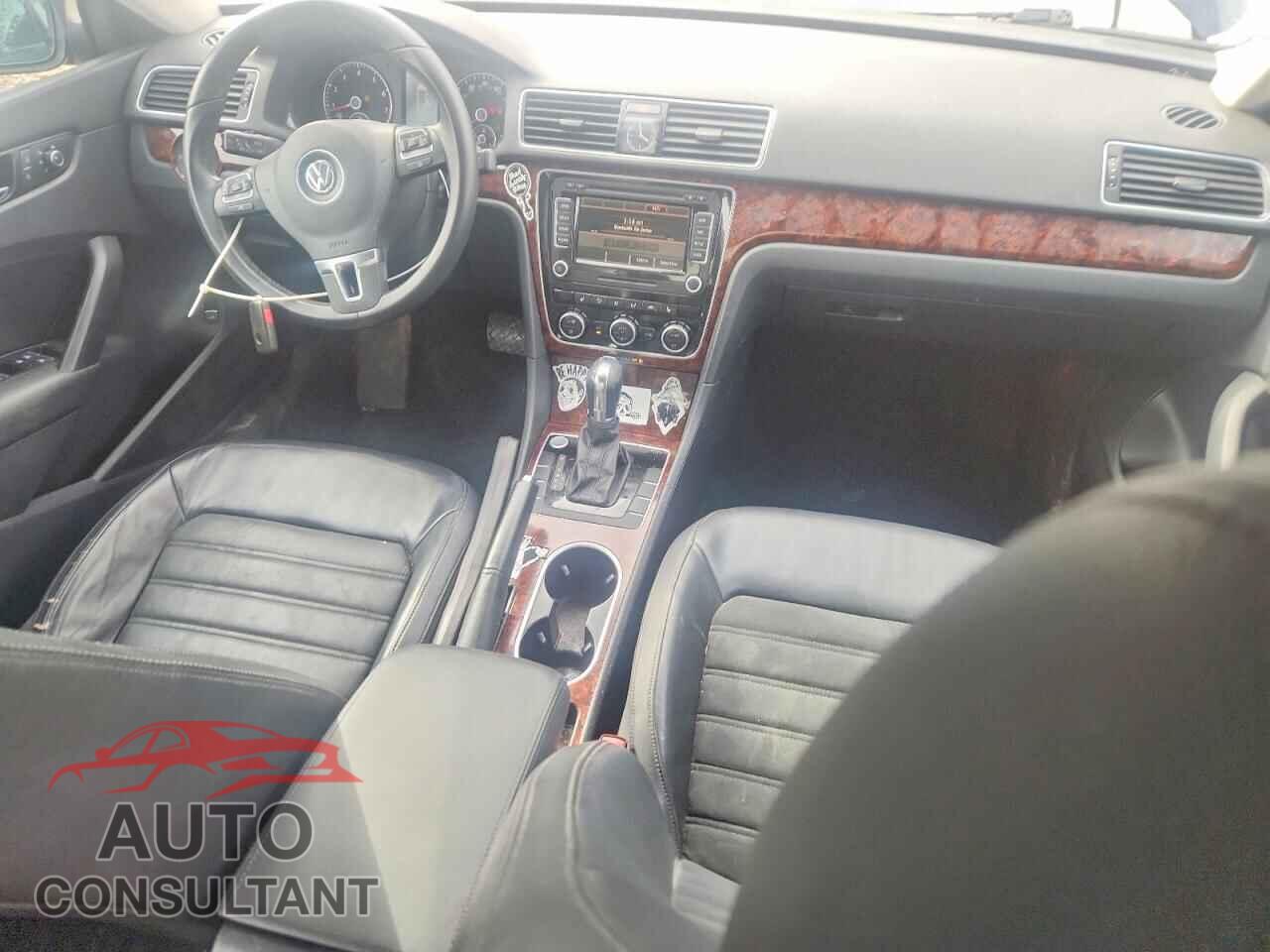 VOLKSWAGEN PASSAT 2013 - 1VWCH7A33DC048861