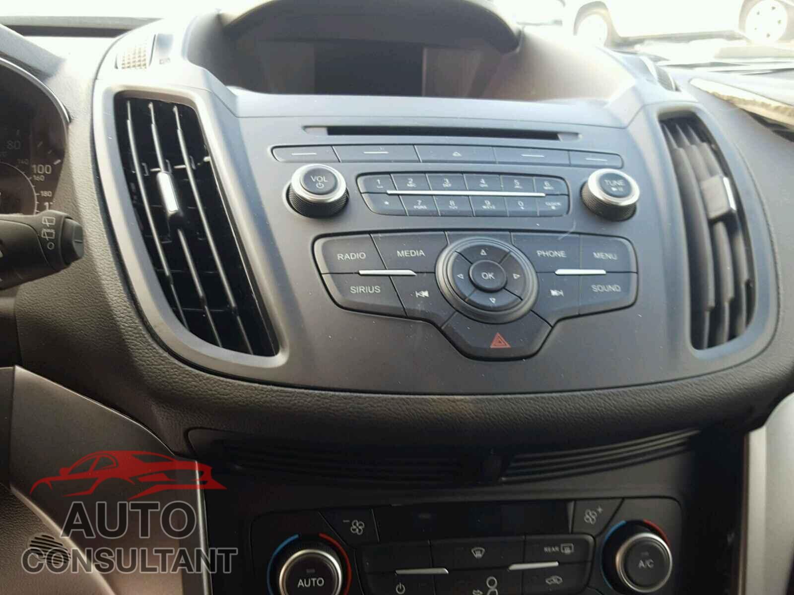 FORD ESCAPE SE 2018 - 1FMCU0GD9JUC87452