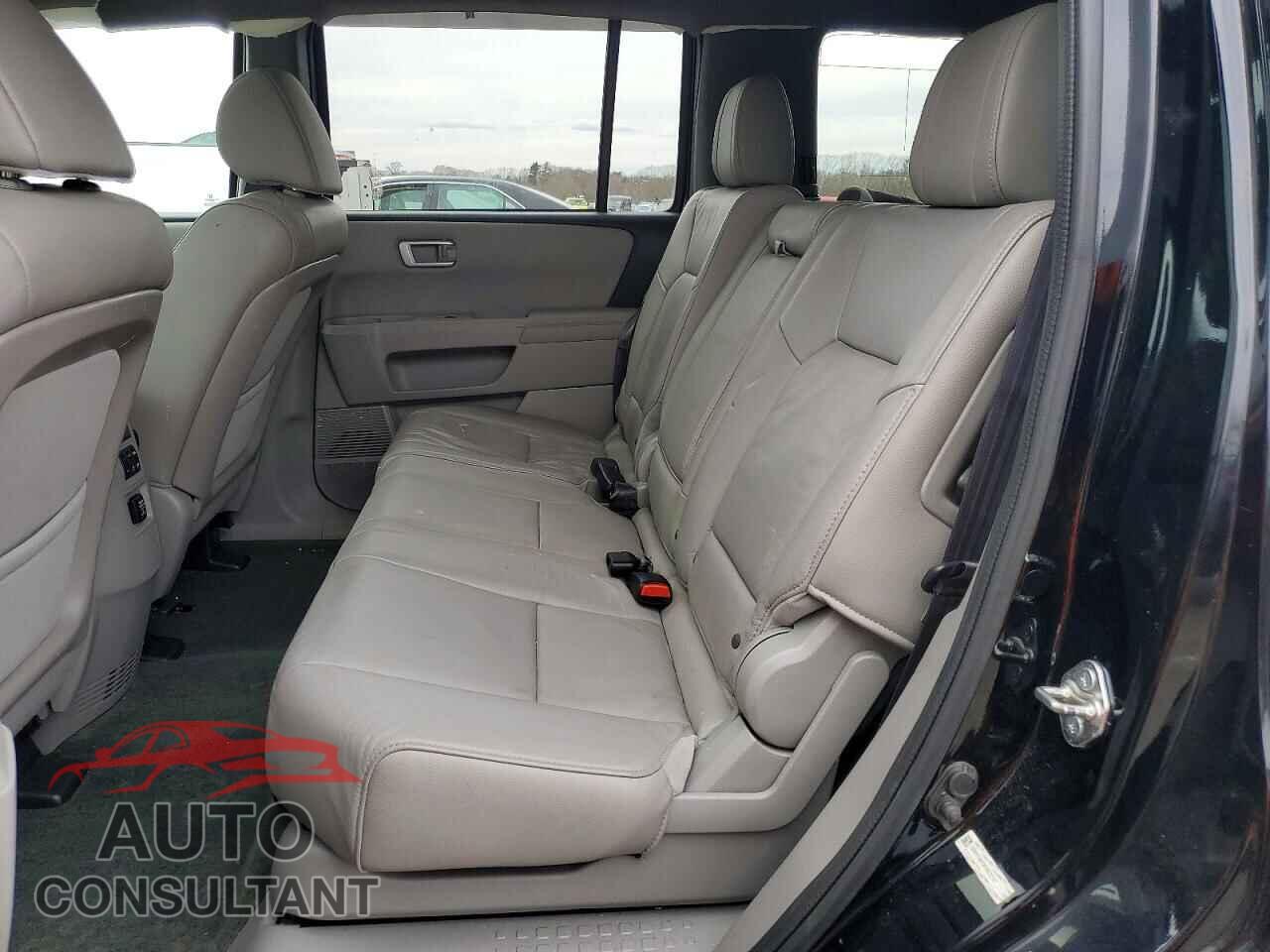 HONDA PILOT 2015 - 5FNYF4H79FB072187