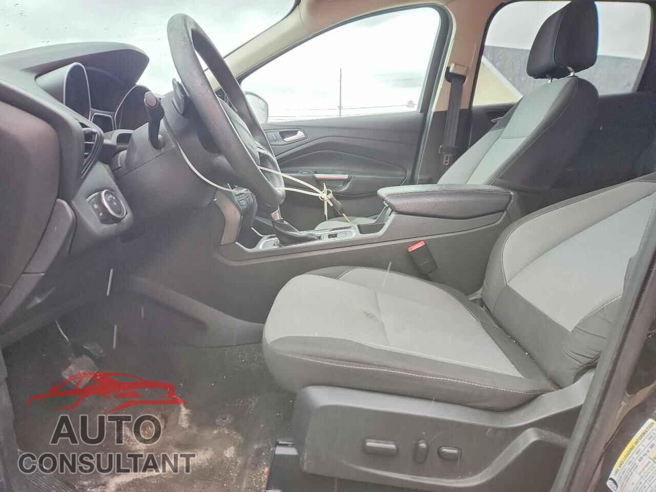 FORD ESCAPE 2017 - 1FMCU0GD2HUC97654