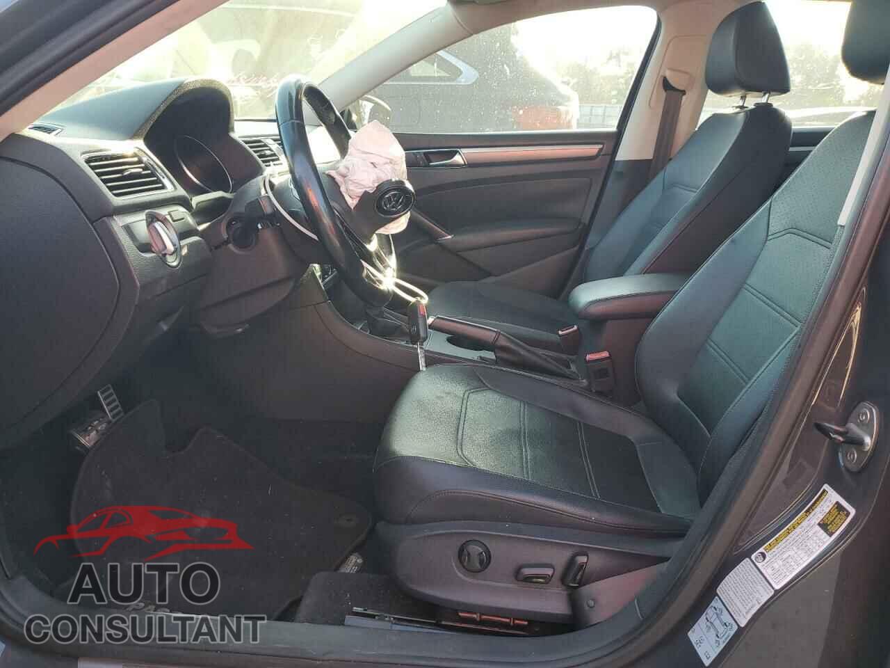 VOLKSWAGEN PASSAT 2017 - 1VWDT7A37HC005696
