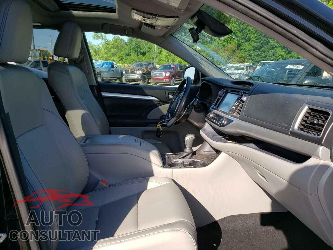 TOYOTA HIGHLANDER 2018 - 5TDJZRFH0JS844145