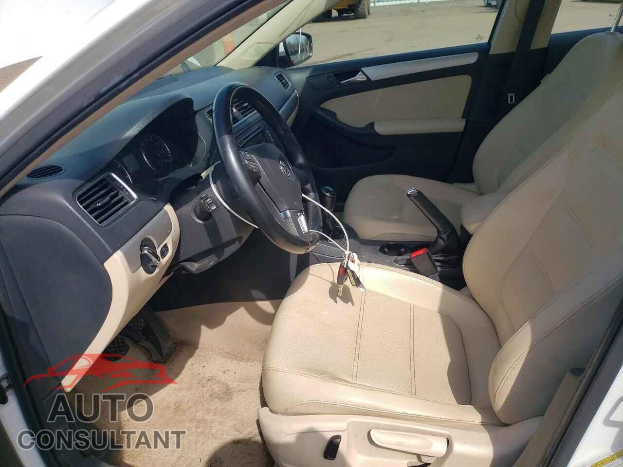 VOLKSWAGEN JETTA 2014 - 3VWB17AJ5EM428024