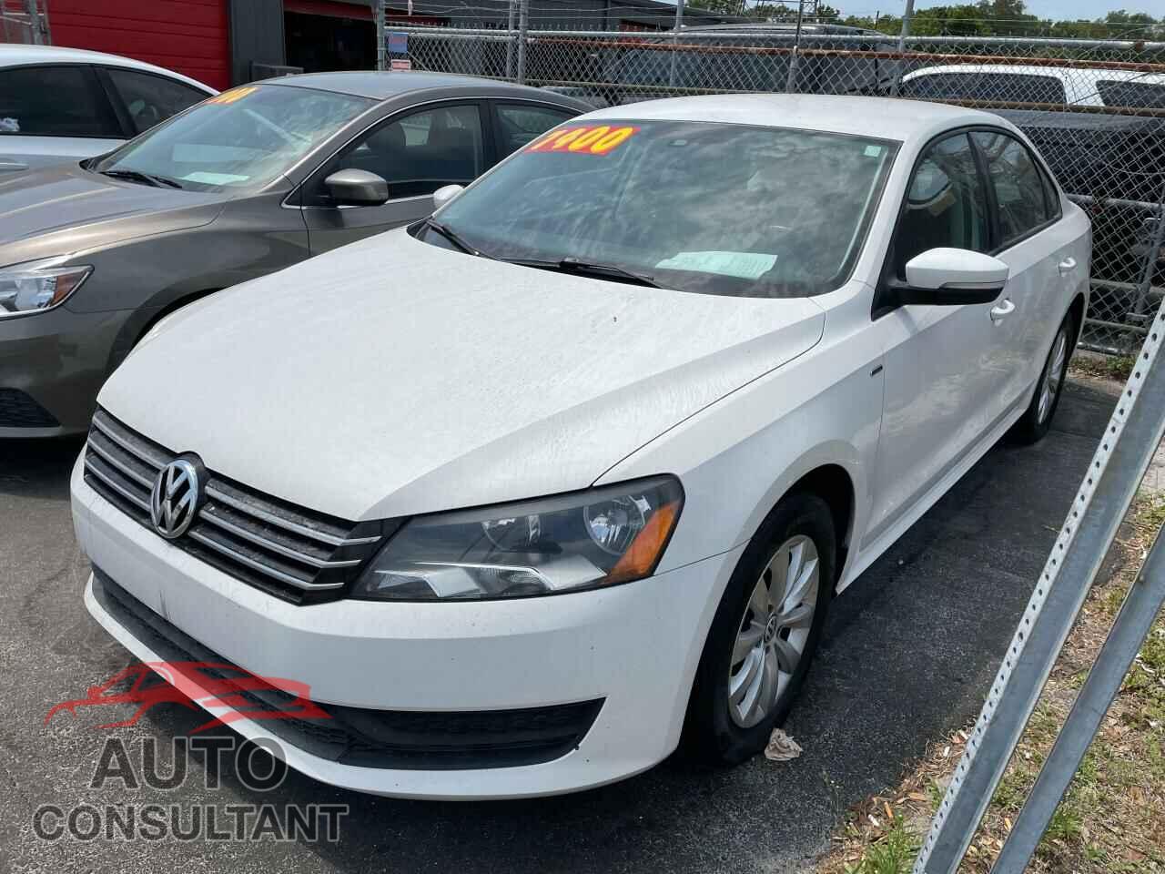 VOLKSWAGEN PASSAT 2015 - 1VWAT7A39FC042653