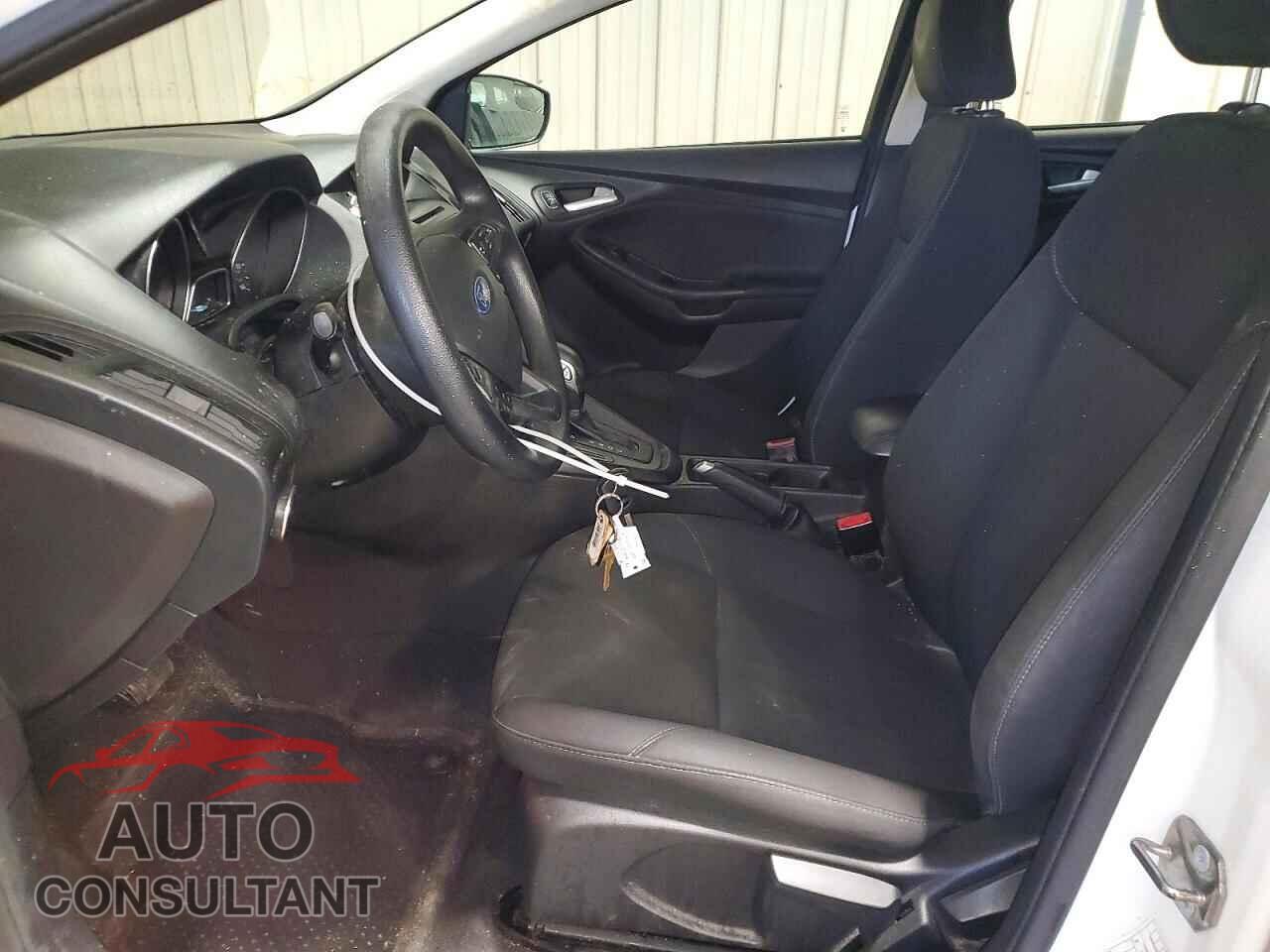 FORD FOCUS 2017 - 1FADP3K20HL272318