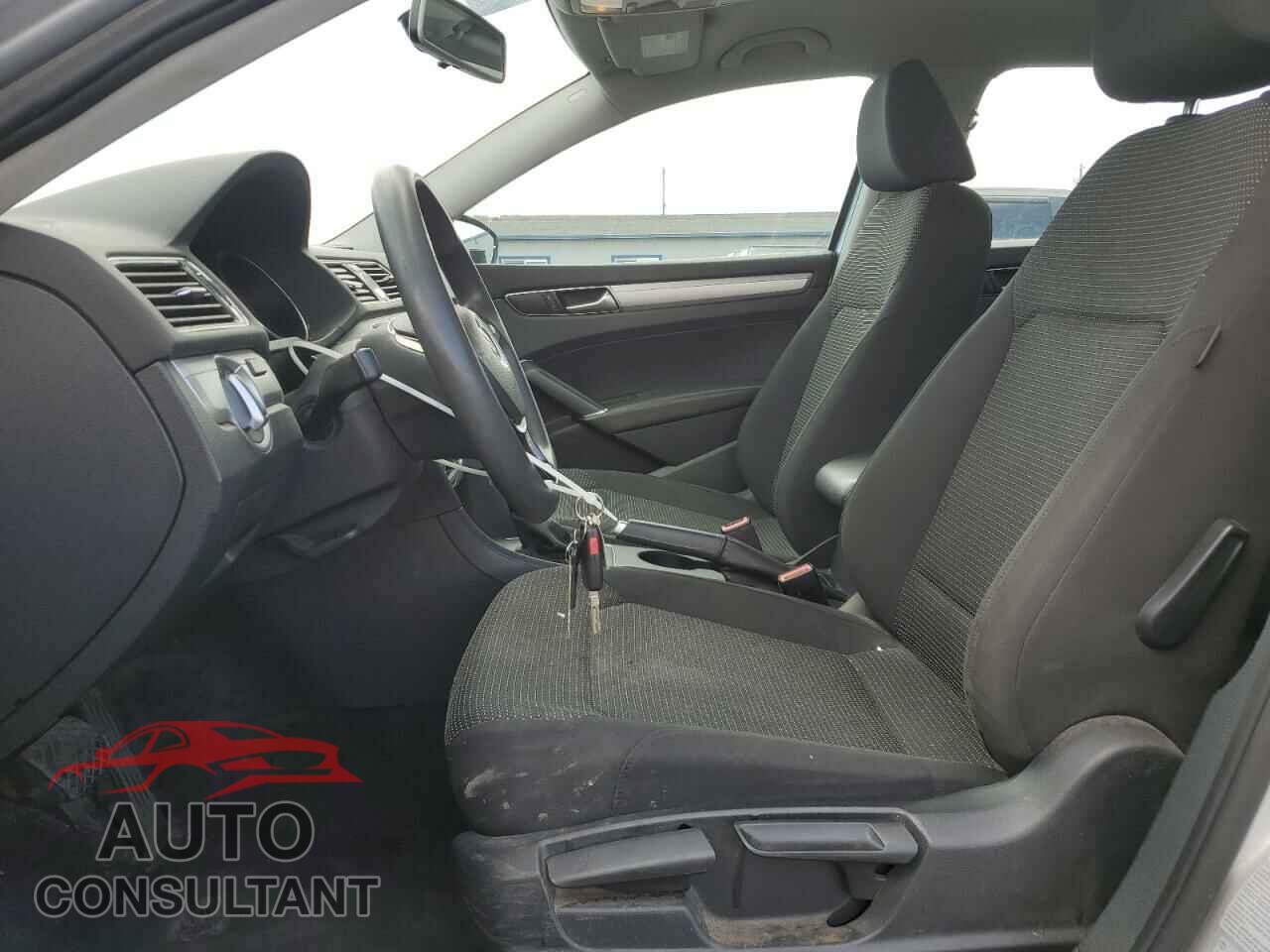 VOLKSWAGEN PASSAT 2017 - 1VWAT7A36HC013355