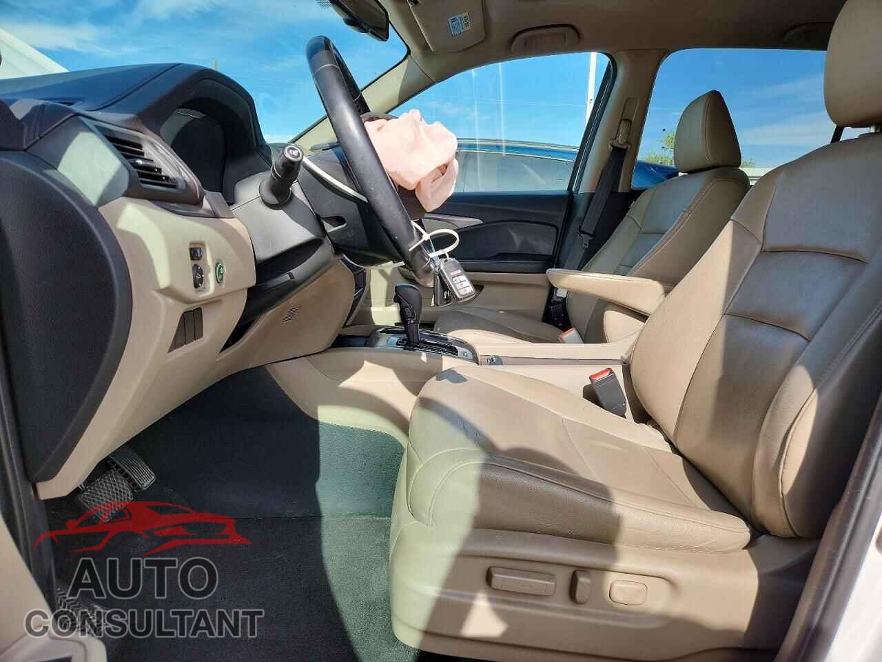 HONDA PILOT 2016 - 5FNYF6H55GB098619