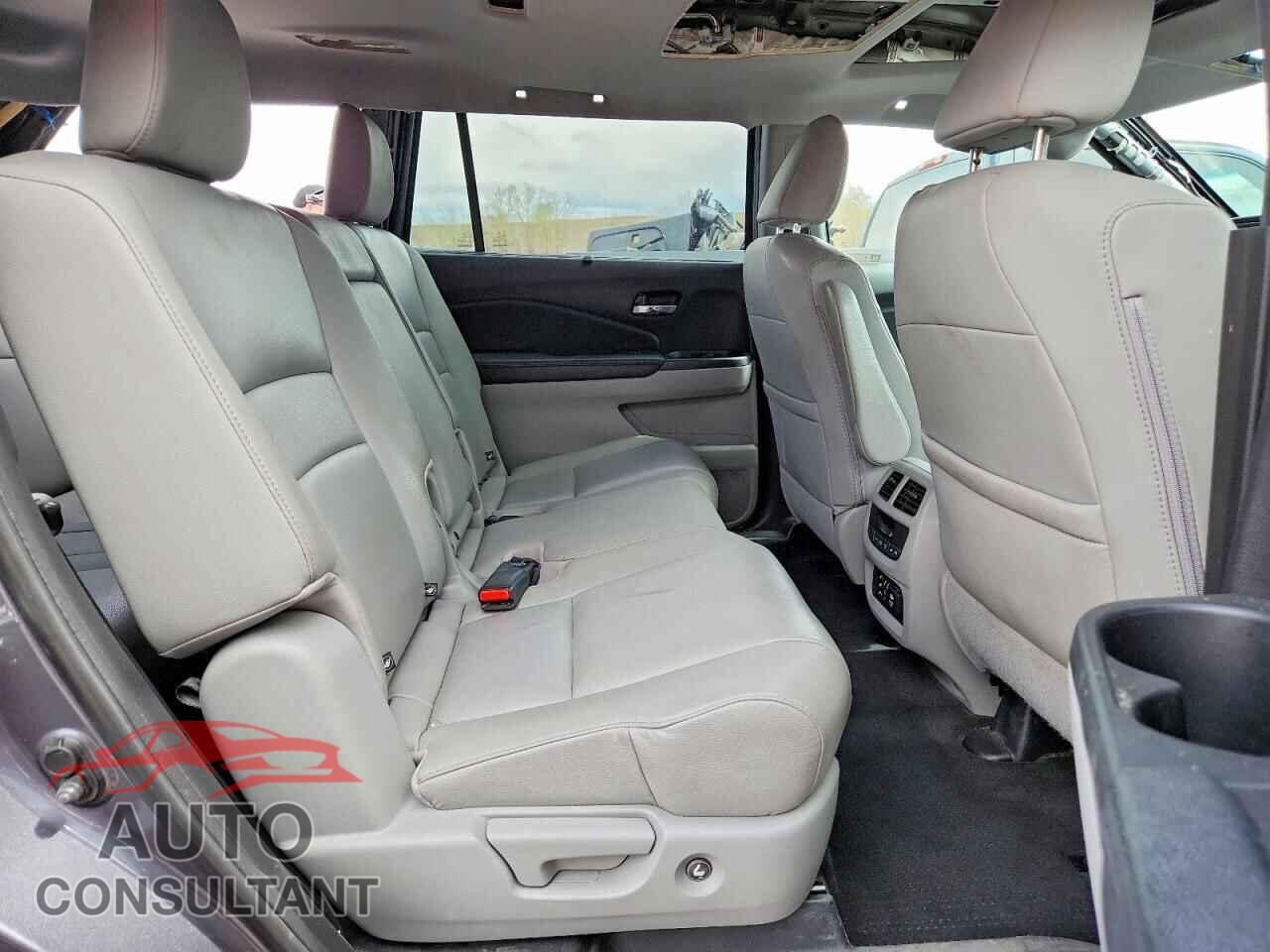 HONDA PILOT 2018 - 5FNYF6H96JB048337