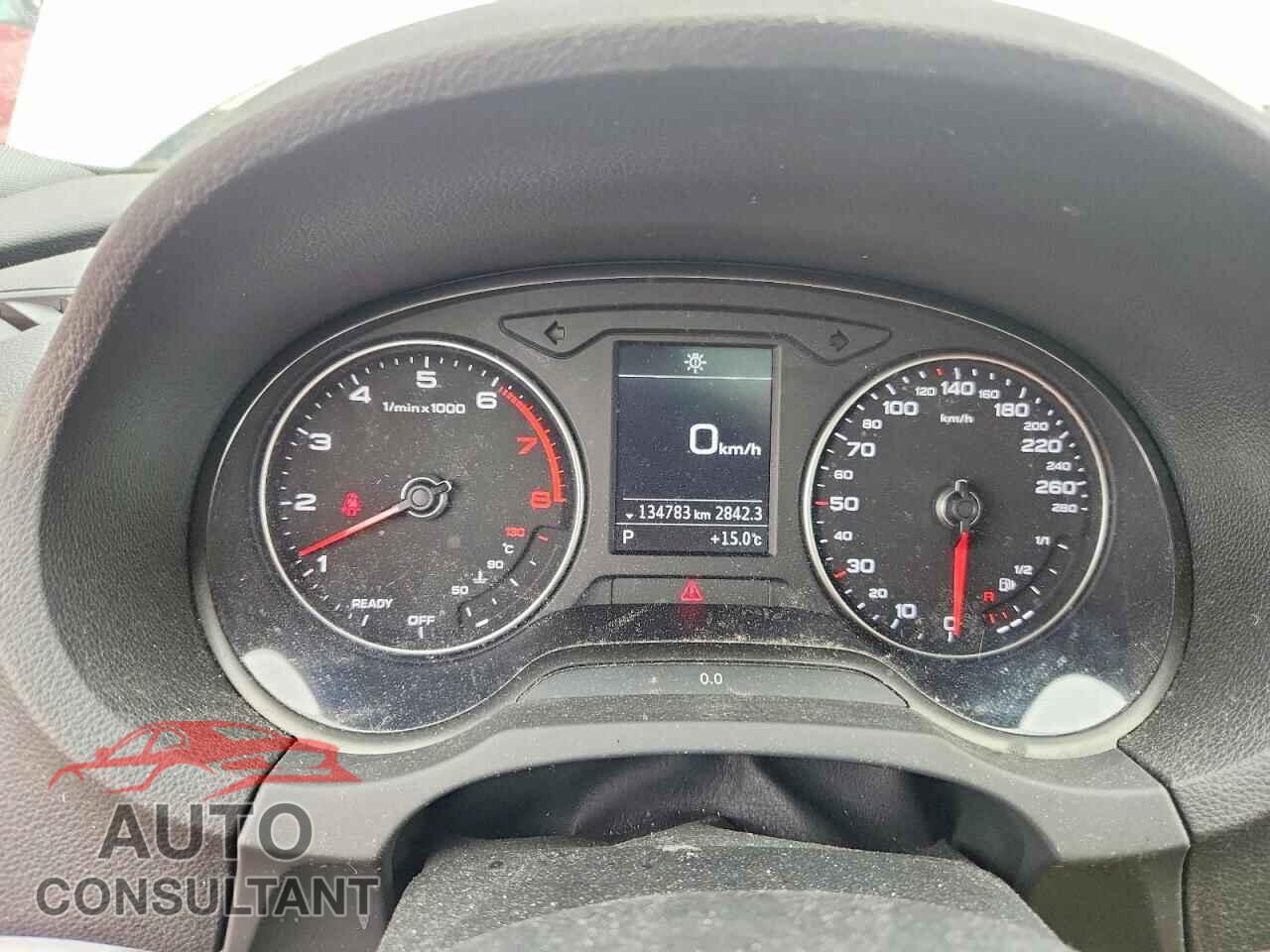 AUDI A3 2019 - WAUBEGFF1KA083186
