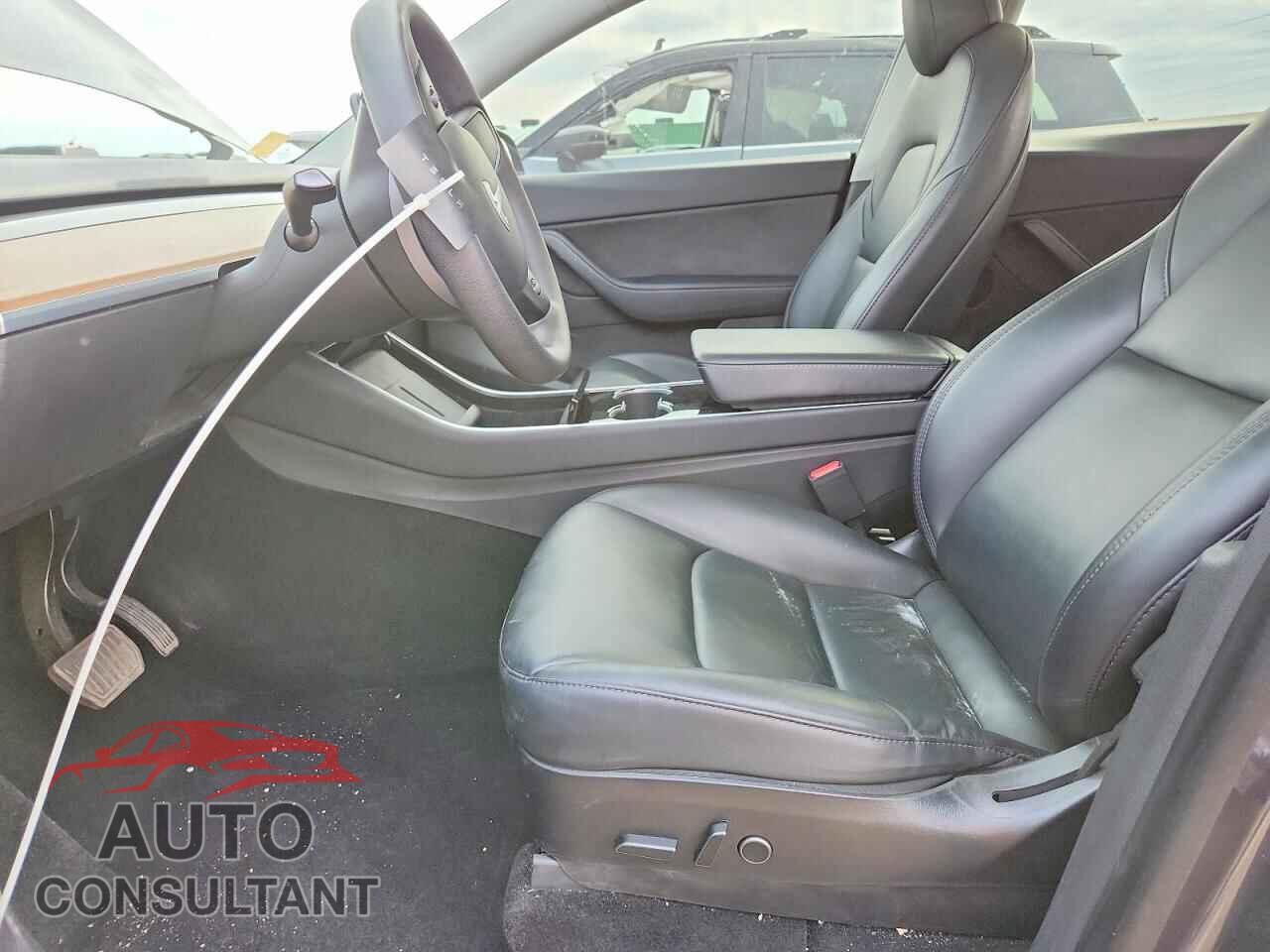 TESLA MODEL Y 2021 - 5YJYGDEEXMF093515