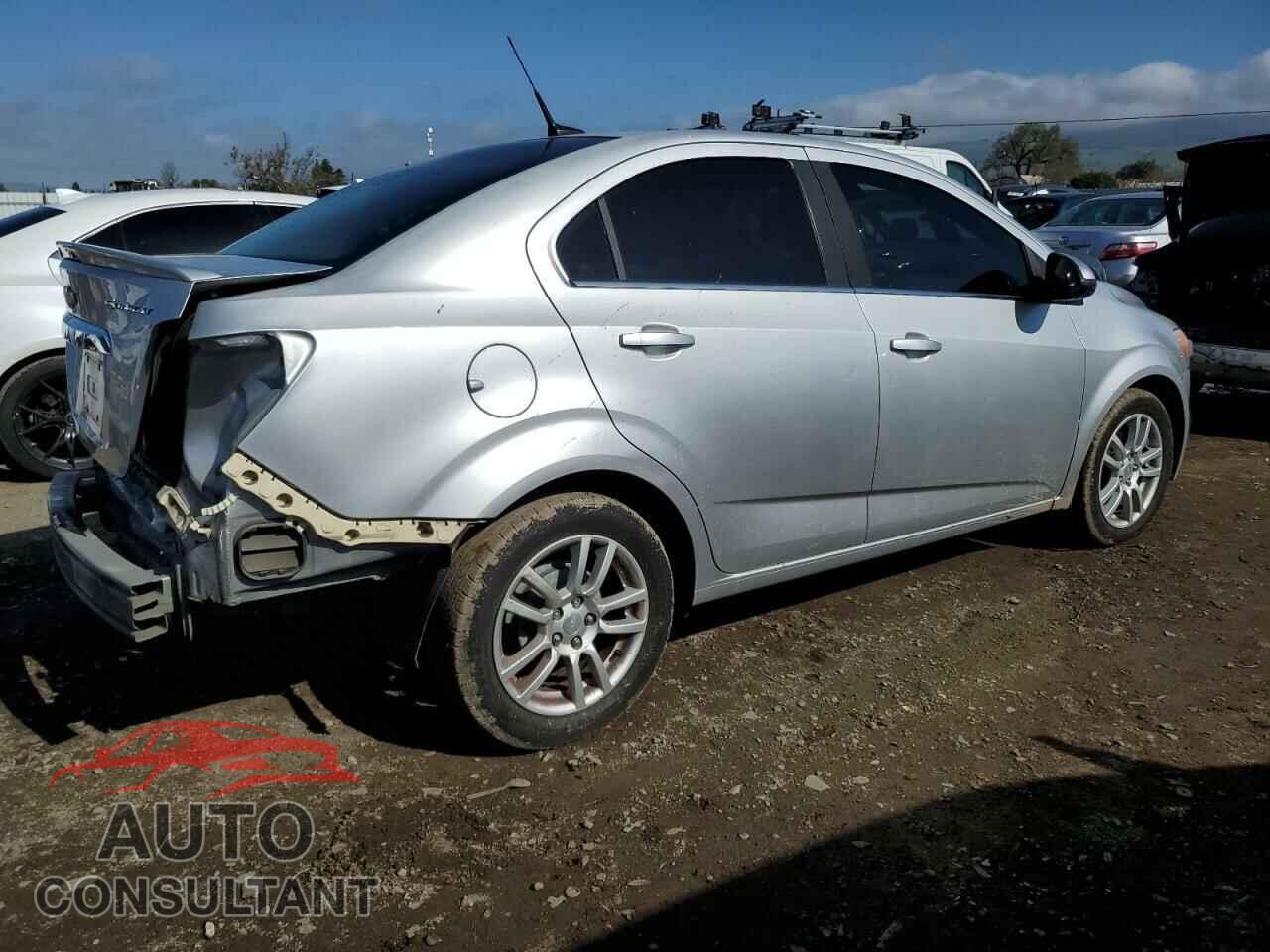 CHEVROLET SONIC 2013 - 1G1JC5SG2D4149343