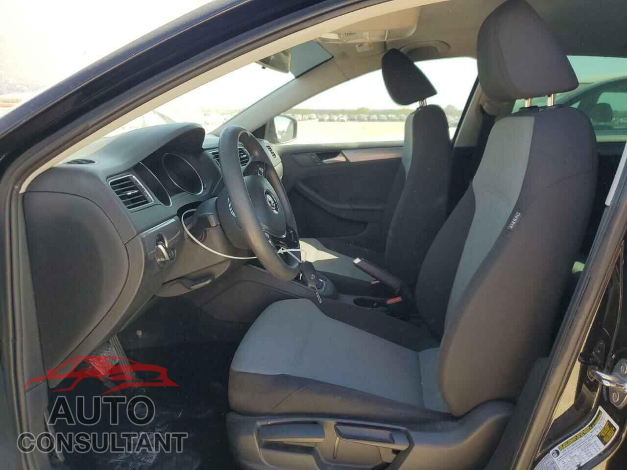 VOLKSWAGEN JETTA 2017 - 3VW2B7AJXHM409082