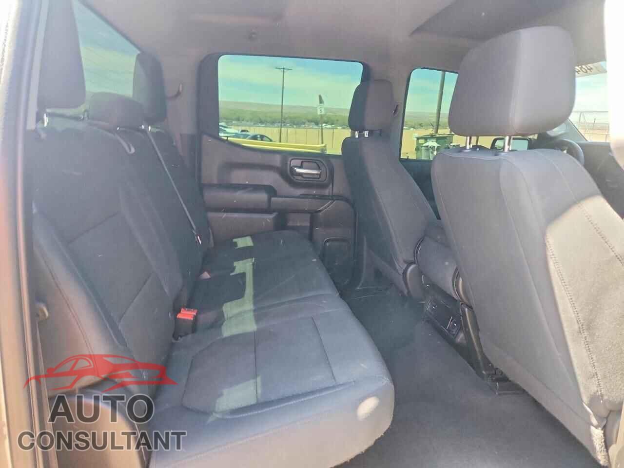 CHEVROLET SILVERADO 2021 - 1GCPYCEF7MZ201336