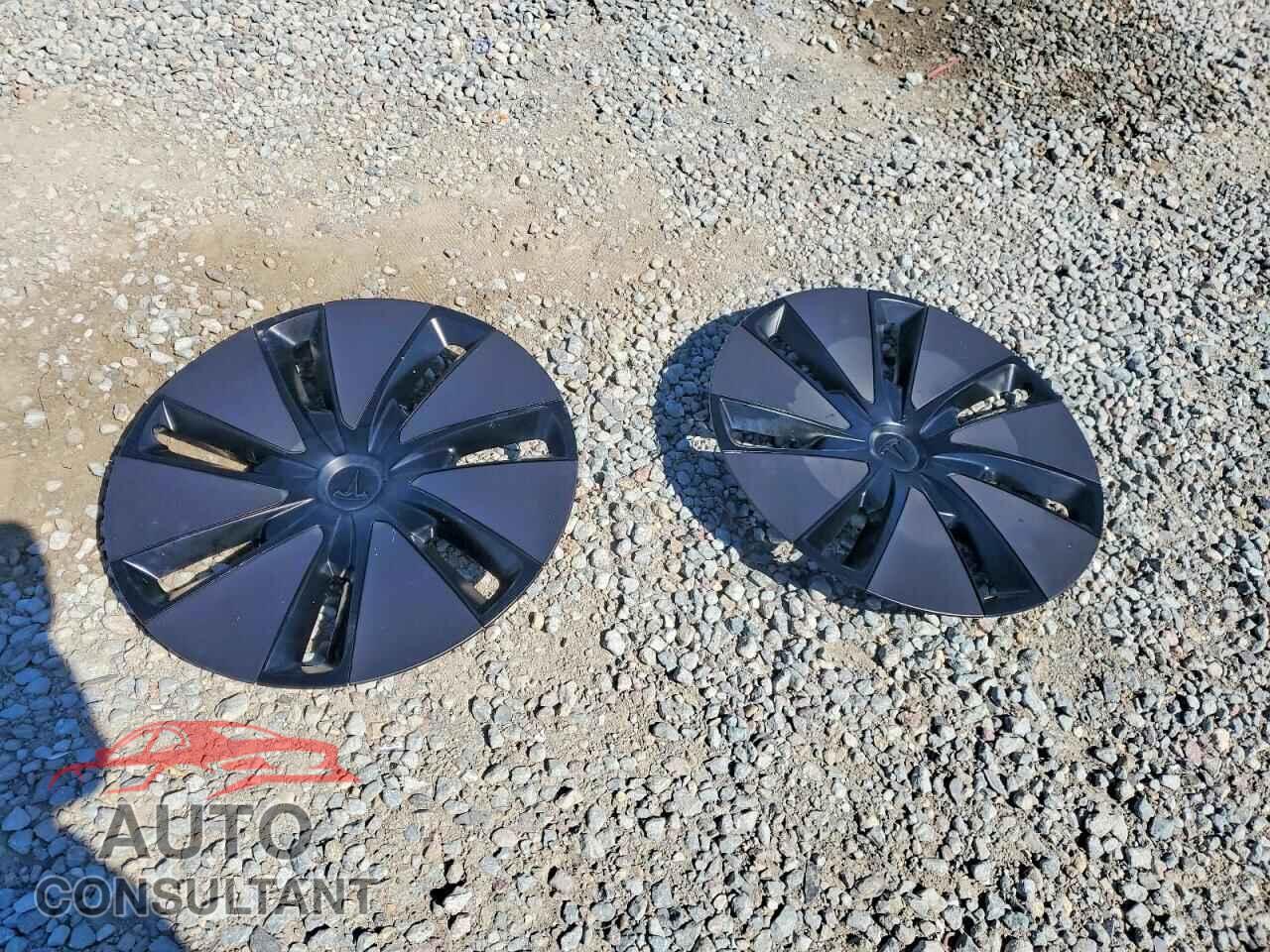 TESLA MODEL 3 2025 - 5YJ3E1EA0SF938896