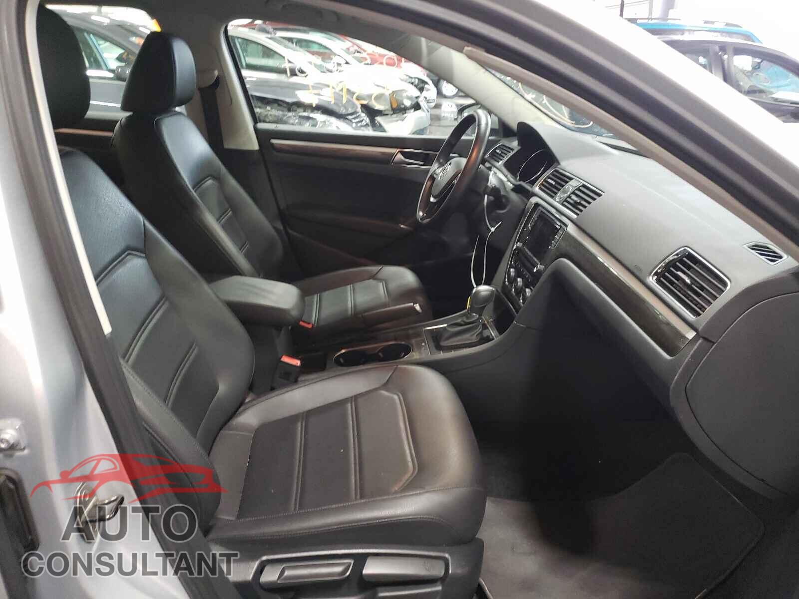 VOLKSWAGEN PASSAT 2017 - 1VWBT7A39HC001849
