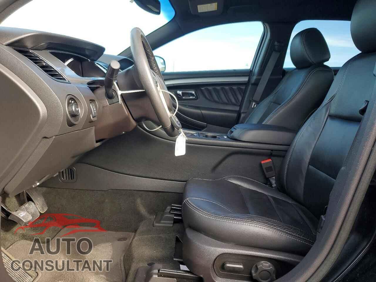 FORD TAURUS 2018 - 1FAHP2E87JG119932