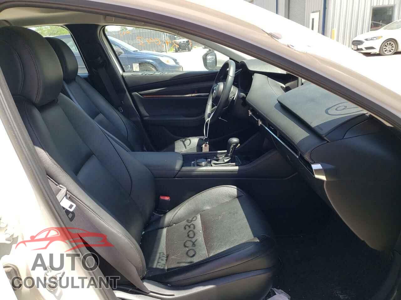 MAZDA 3 2019 - JM1BPACMXK1102038