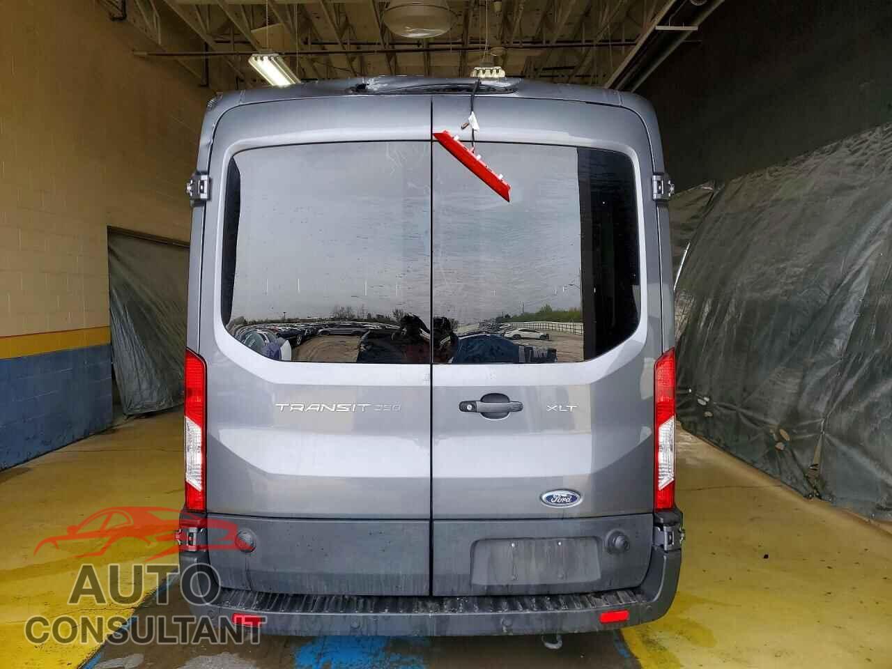 FORD TRANSIT 2024 - 1FBAX2C86RKA49805