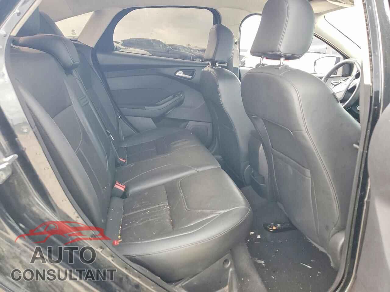 FORD FOCUS 2015 - 1FADP3F26FL228105