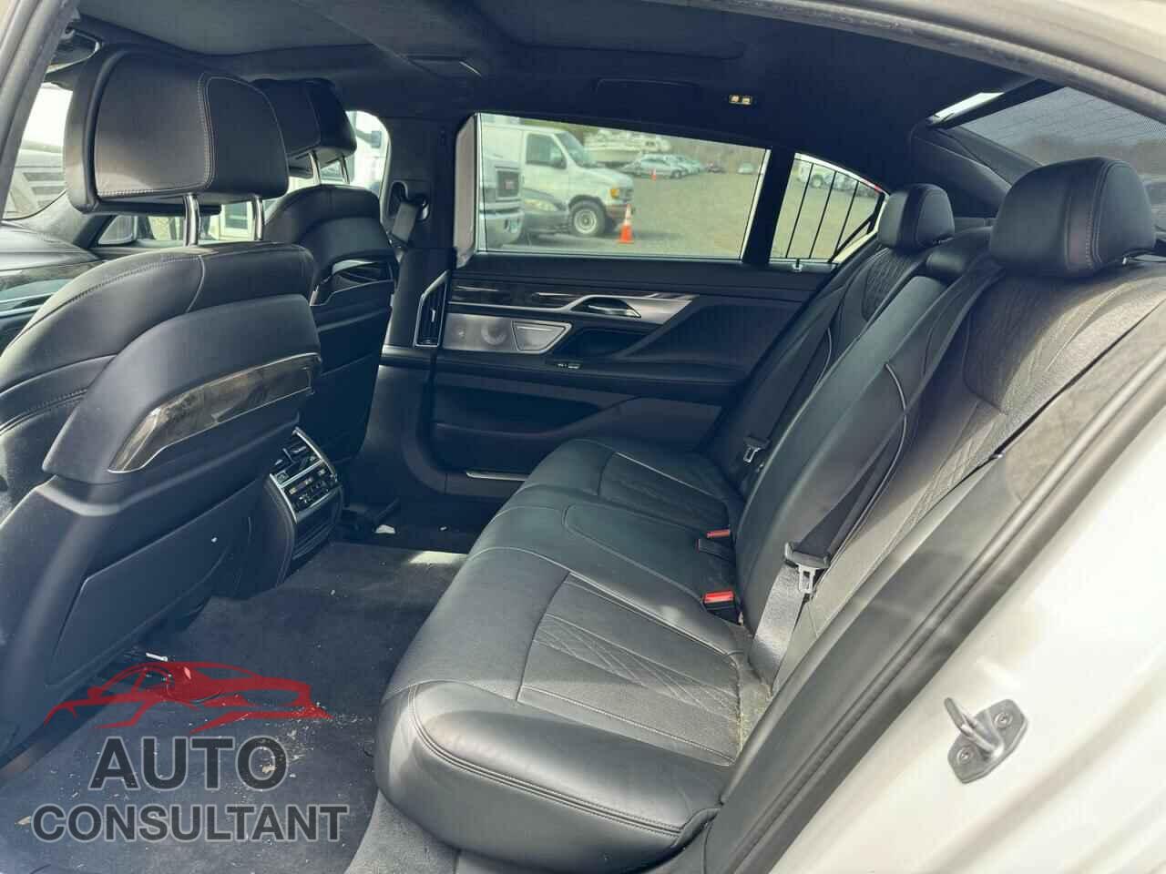 BMW 7 SERIES 2016 - WBA7F0C52GGM20460