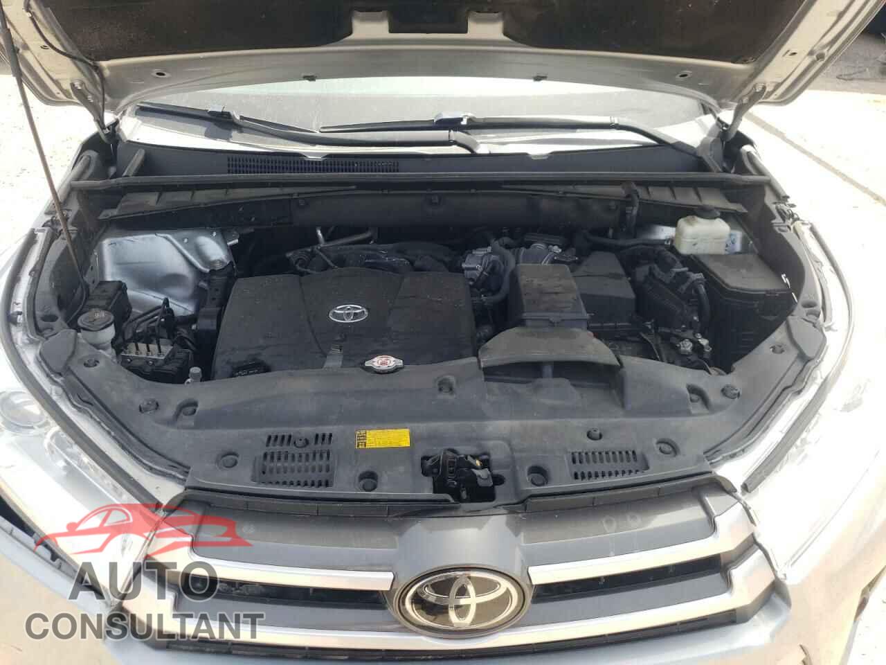 TOYOTA HIGHLANDER 2018 - 5TDKZRFH8JS538587