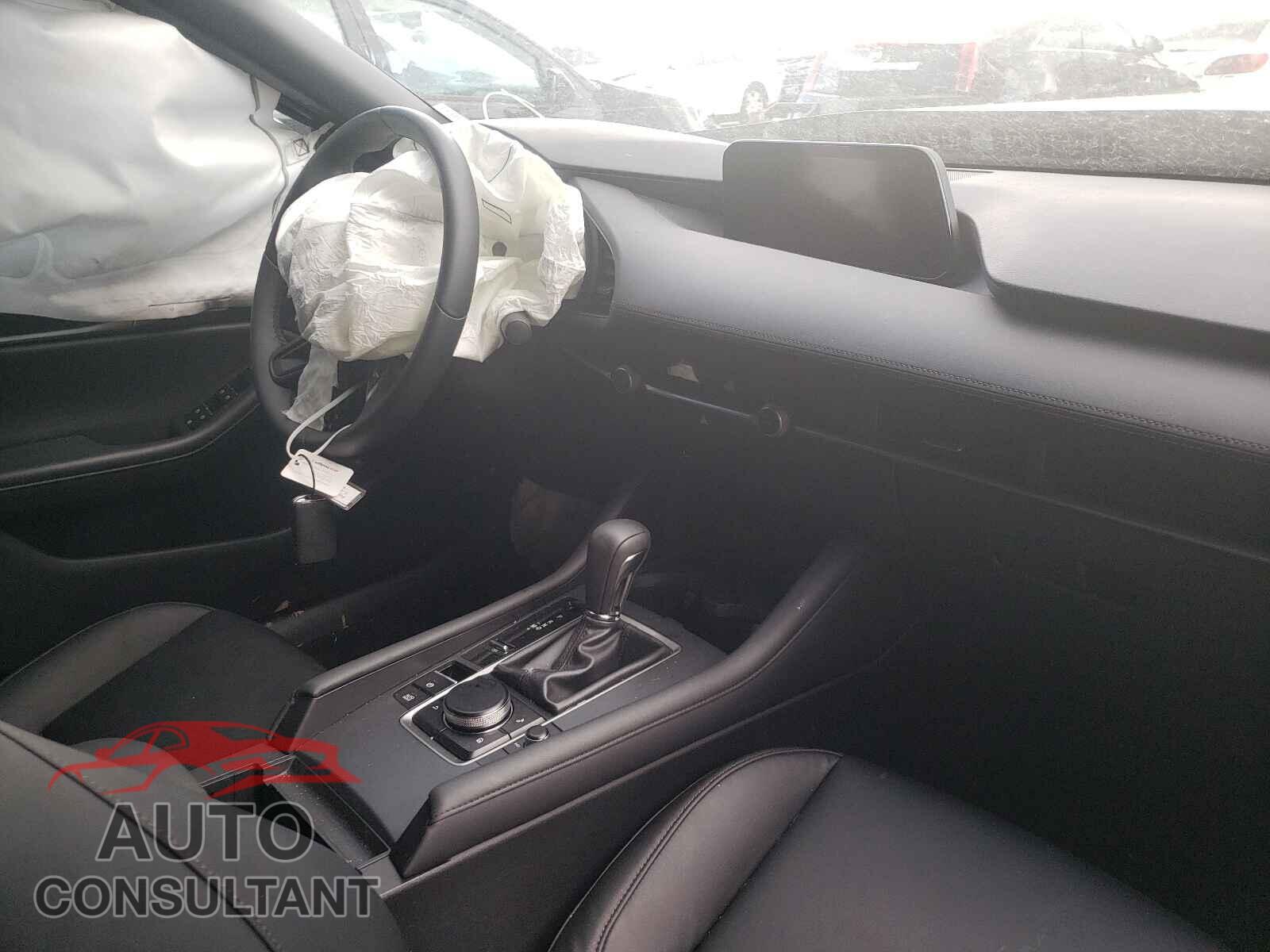 MAZDA 3 2021 - JM1BPAKL5M1330394