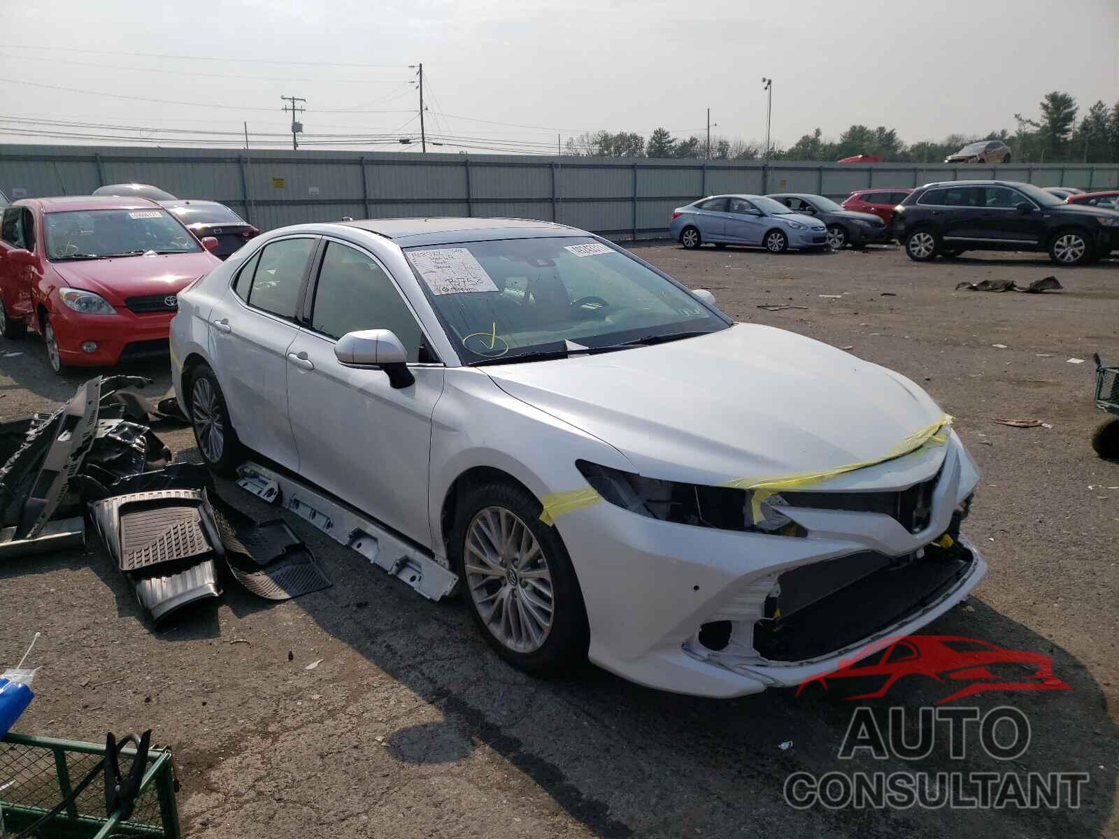 TOYOTA CAMRY 2018 - 4T1B11HK9JU109693