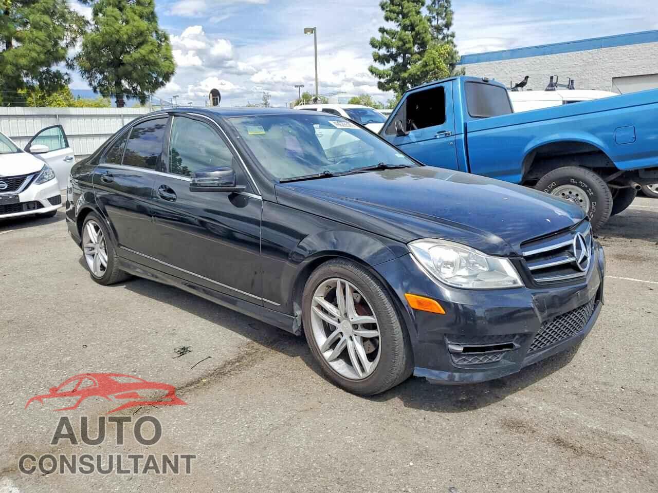 MERCEDES-BENZ C-CLASS 2012 - WDDGF4HB1CR231845