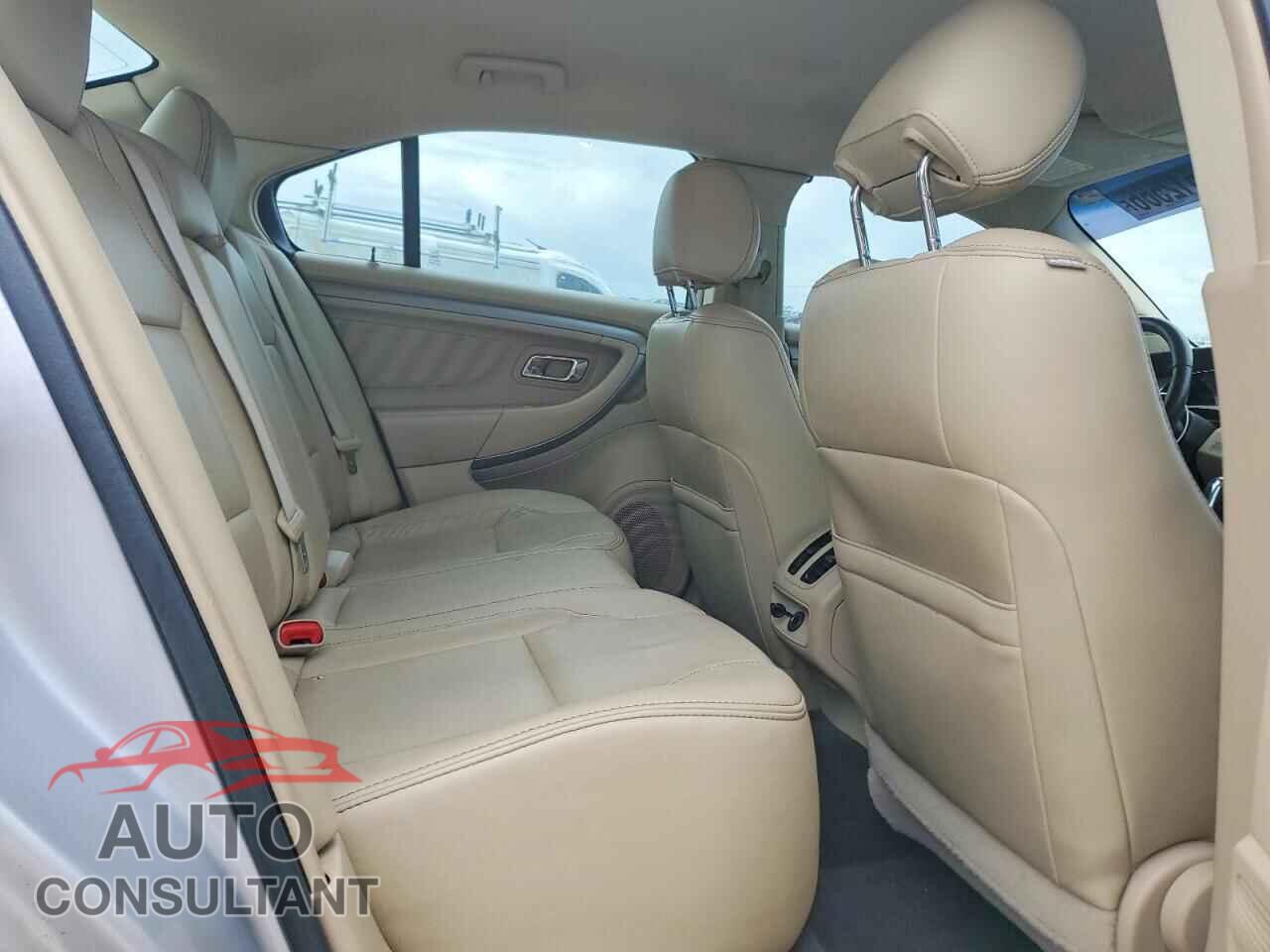 FORD TAURUS 2018 - 1FAHP2E88JG135346