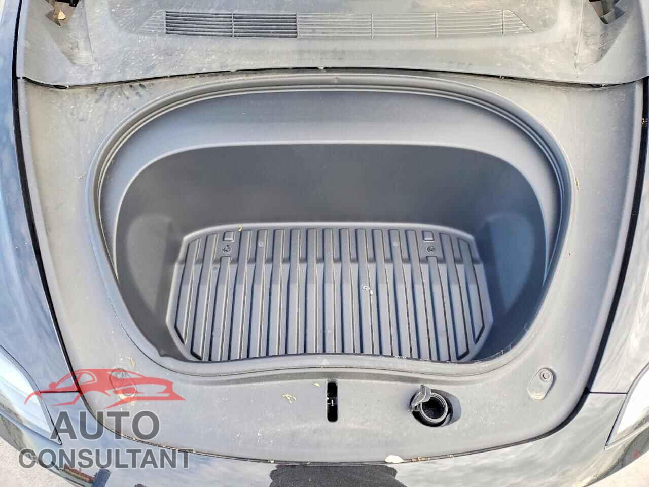 TESLA MODEL 3 2025 - 5YJ3E1EA5SF877545