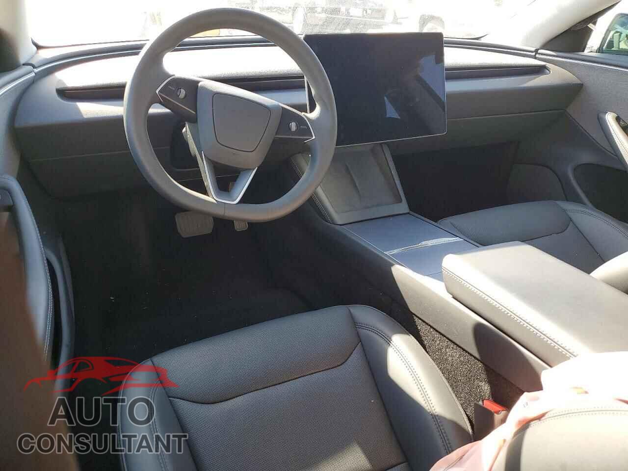 TESLA MODEL 3 2025 - 5YJ3E1EA0SF021117
