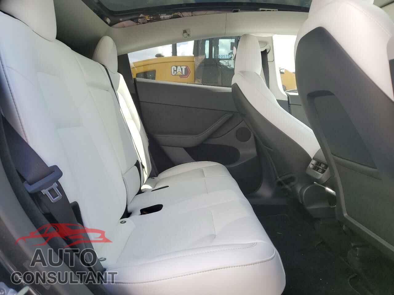 TESLA MODEL Y 2024 - 7SAYGDEE7RF010259