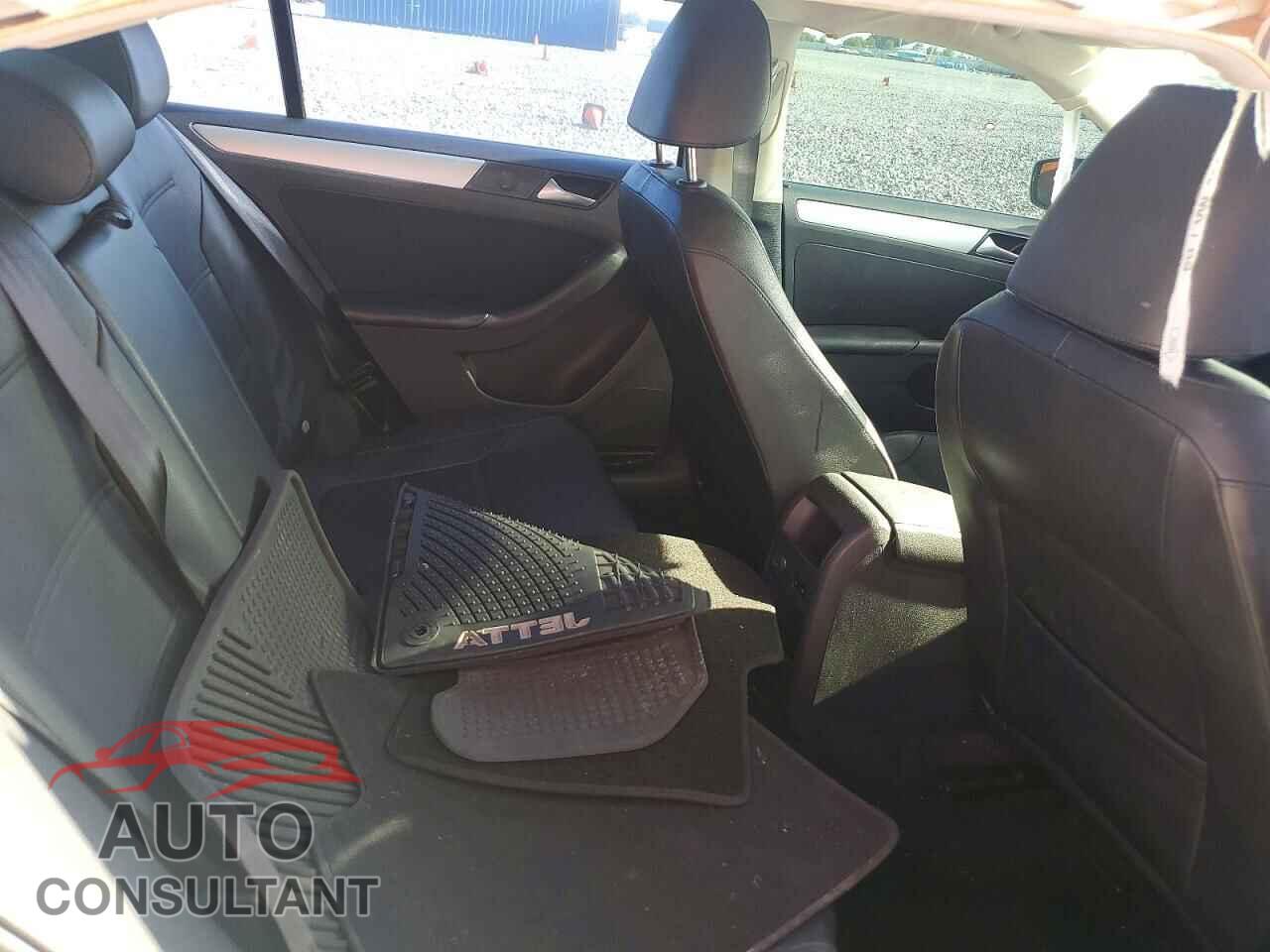 VOLKSWAGEN JETTA 2013 - 3VWDX7AJ8DM443610