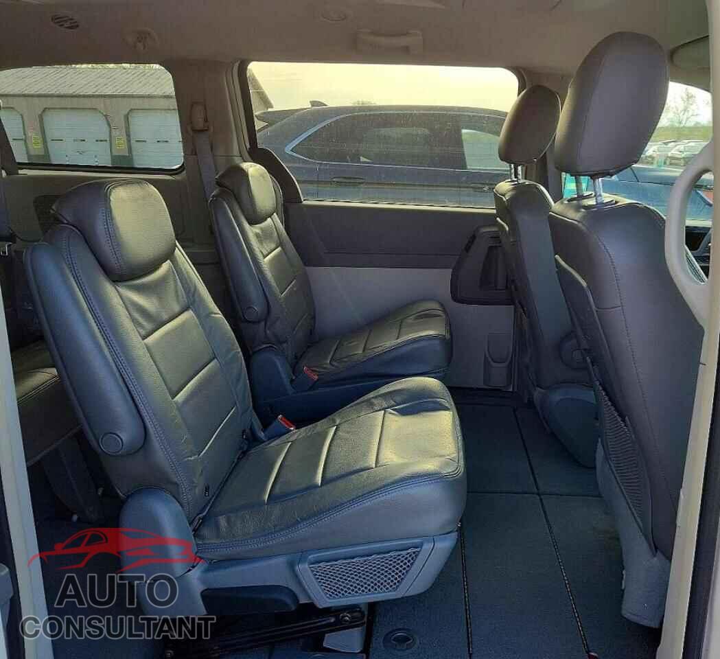 DODGE CARAVAN 2010 - 2D4RN5D11AR101566