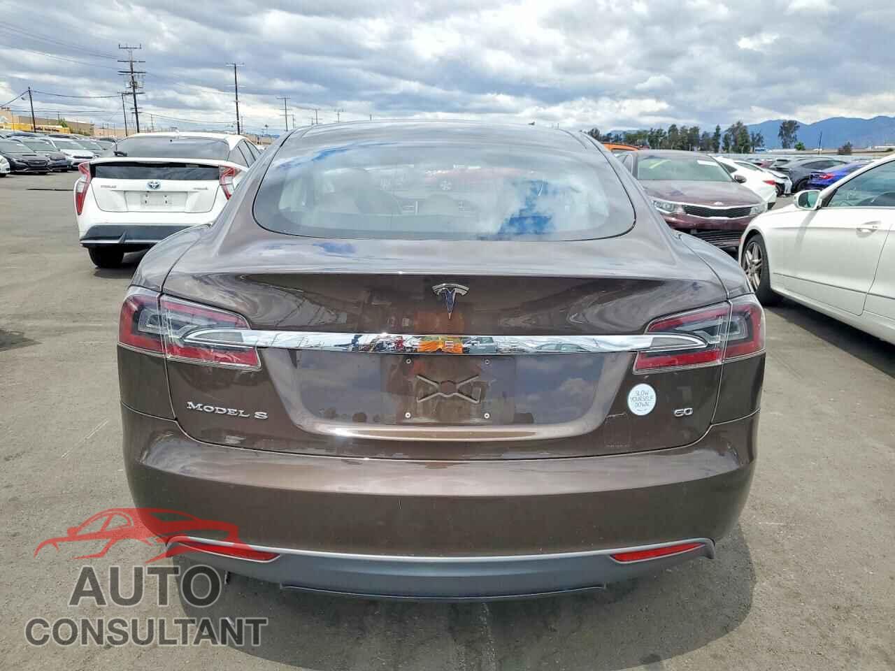 TESLA MODEL S 2013 - 5YJSA1CG2DFP08276