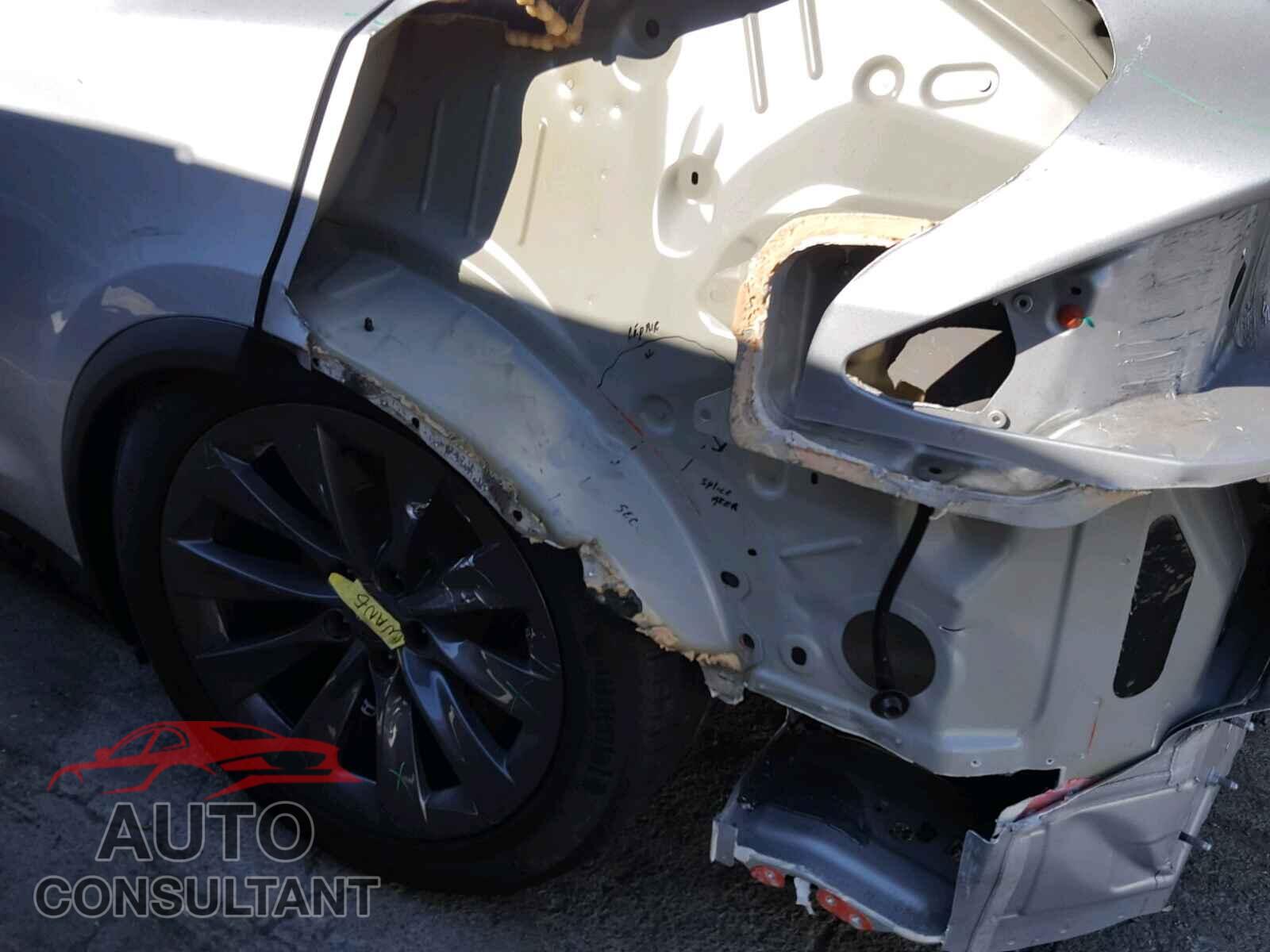 TESLA MODEL X 2017 - 5YJXCBE24HF051252