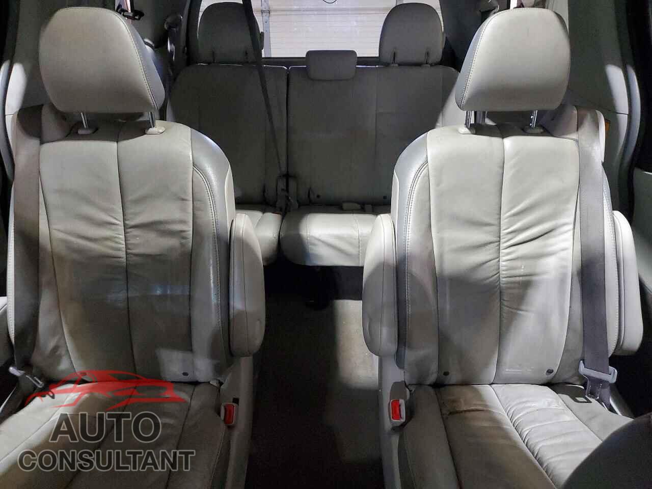 TOYOTA SIENNA 2011 - 5TDYK3DC2BS041278