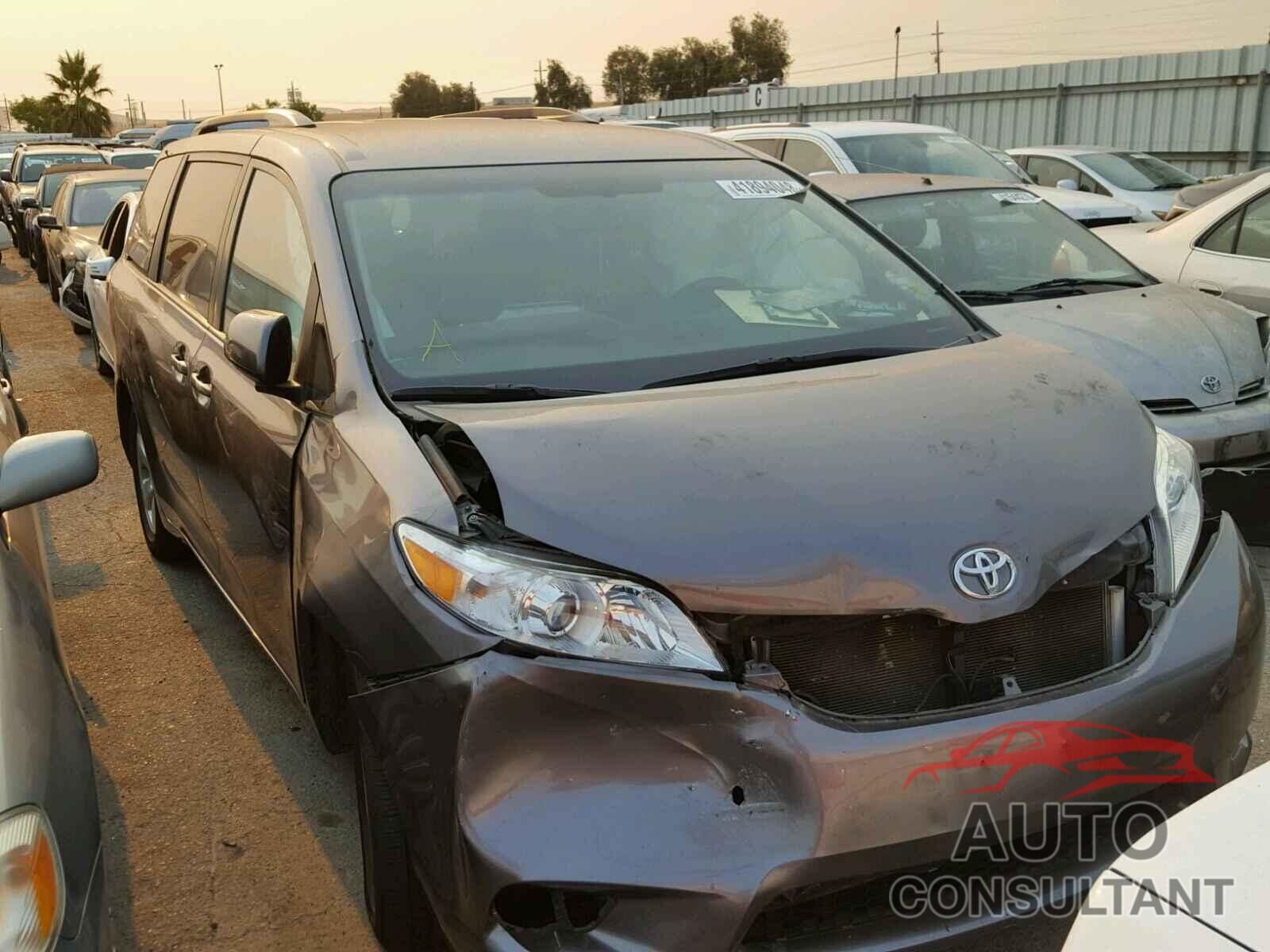 TOYOTA SIENNA LE 2015 - 5TDKK3DC6FS667315