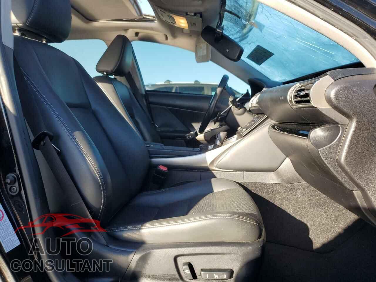 LEXUS IS 2015 - JTHBF1D27F5047156
