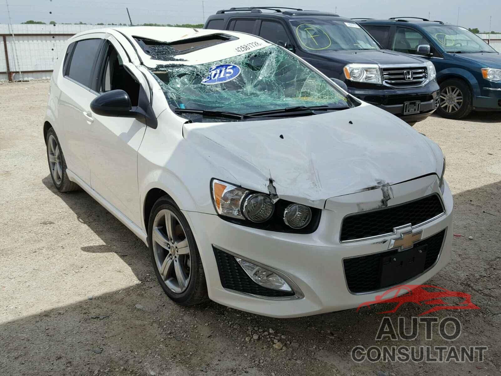 CHEVROLET SONIC 2015 - 1G1JH6SB7F4135999