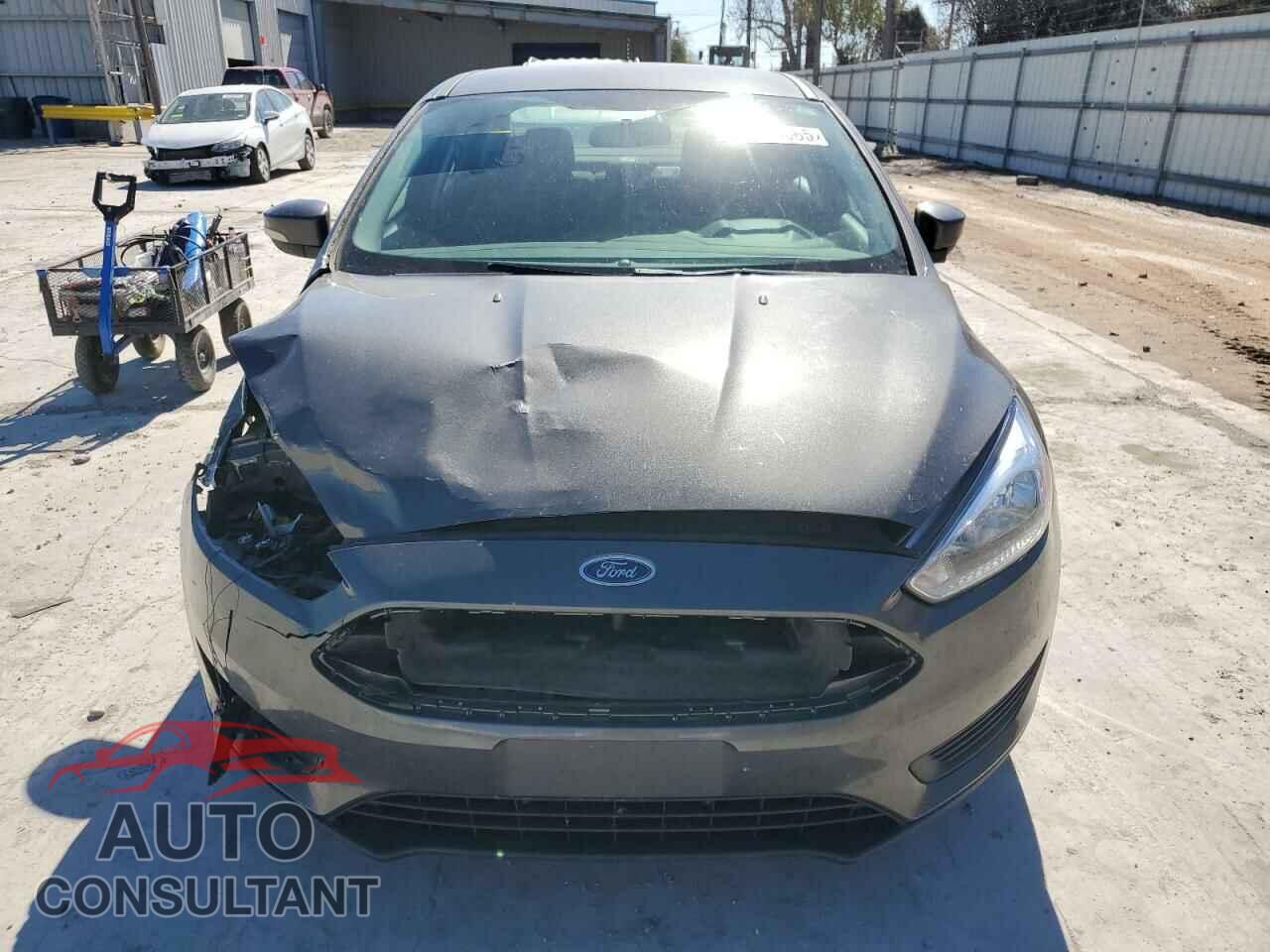 FORD FOCUS 2015 - 1FADP3F22FL299799