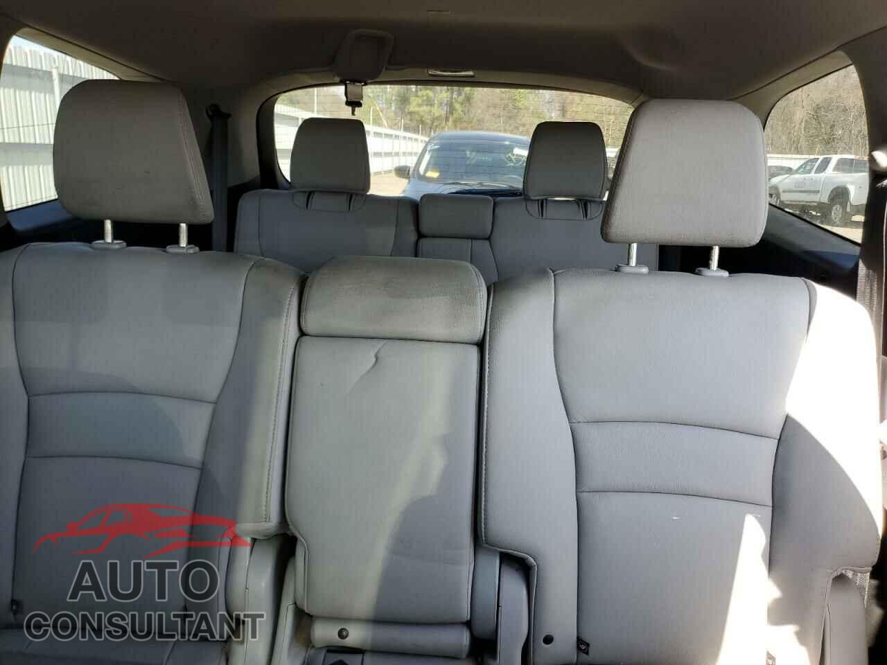 HONDA PILOT 2017 - 5FNYF5H8XHB022304