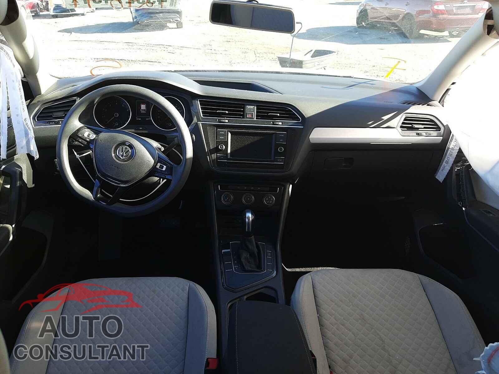 VOLKSWAGEN TIGUAN 2018 - 3VV1B7AX3JM123777