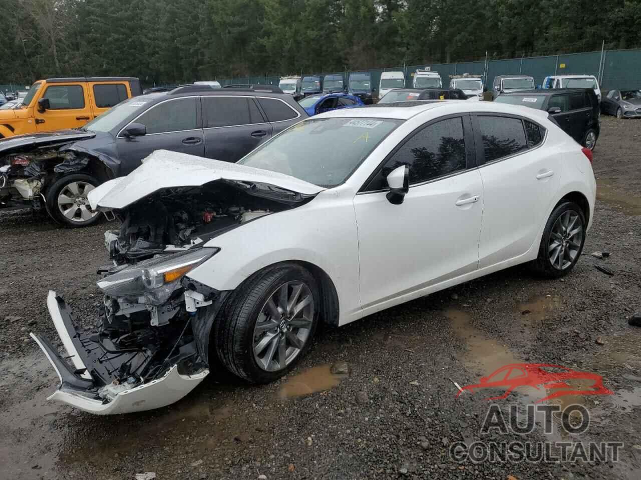 MAZDA 3 2018 - 3MZBN1M39JM266875