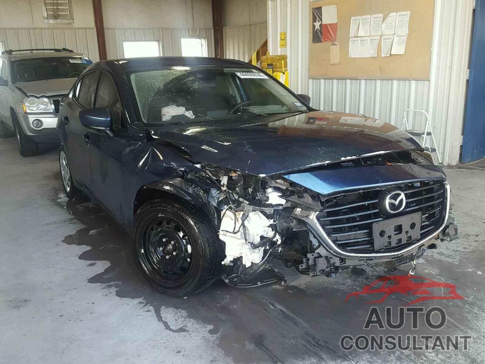 MAZDA 3 2018 - 3MZBN1U72JM160657