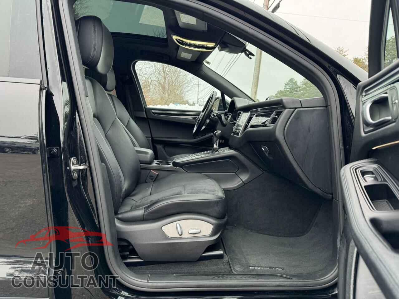 PORSCHE MACAN 2018 - WP1AA2A56JLB00903