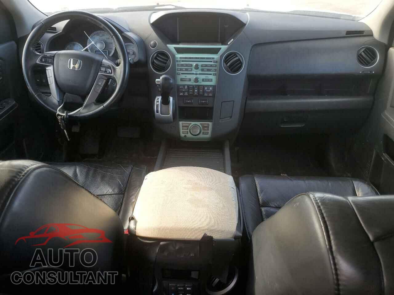 HONDA PILOT 2011 - 5FNYF3H90BB039570