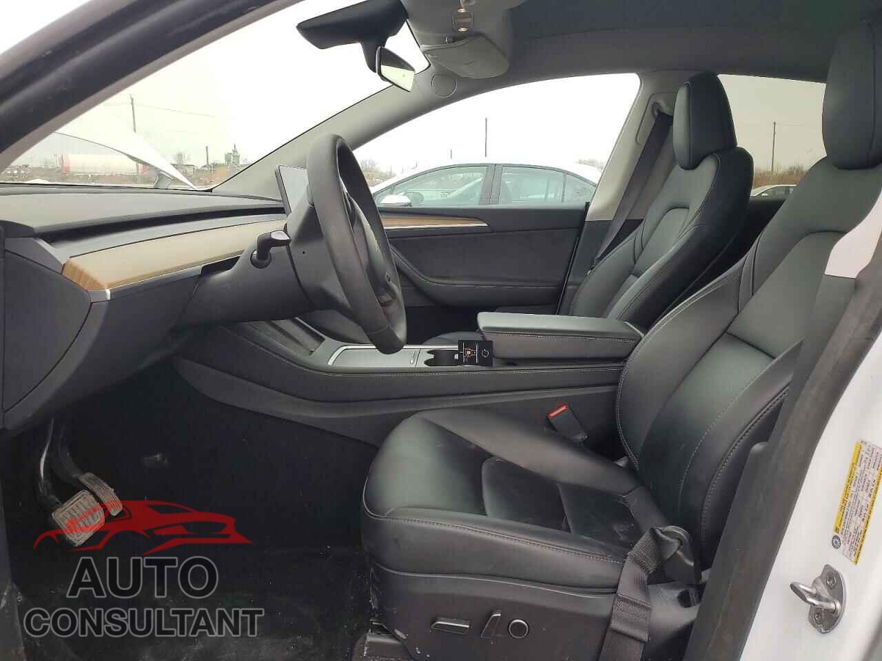 TESLA MODEL Y 2023 - LRWYGDFD7PC931312