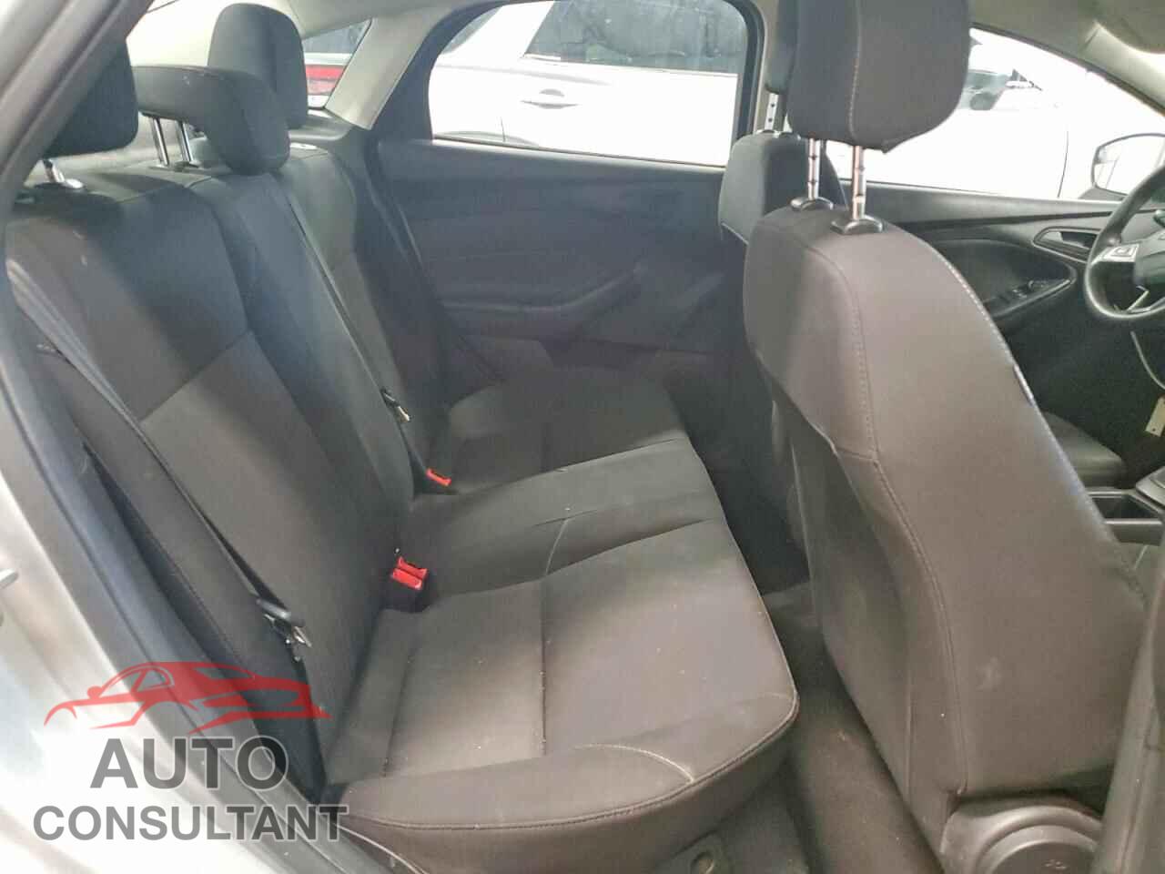 FORD FOCUS 2017 - 1FADP3E23HL210973
