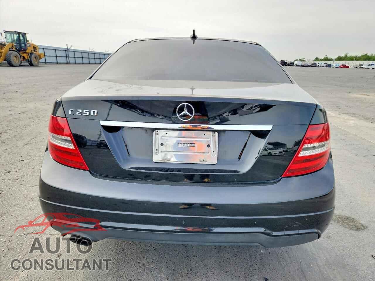 MERCEDES-BENZ C-CLASS 2012 - WDDGF4HB2CA605877